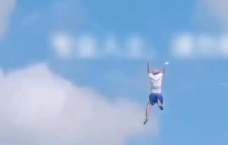 巨型风筝带人飞天,巨型风筝带人飞天图片
