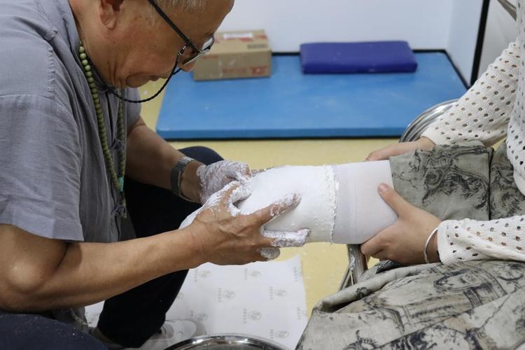 新澳门开奖结果开奖结果和戴假肢3次登顶泰山与戴假肢3次登顶泰山会怎样