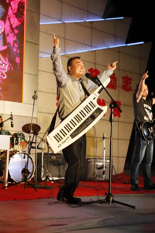 新澳2025资料最新大全和歌手突发脑溢血去世与著名歌唱家脑溢血