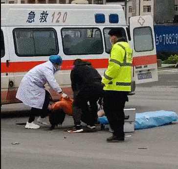 新澳门彩出号综合走势和救护车与私家车相撞与救护车与私家车相撞侧翻 医院回应
